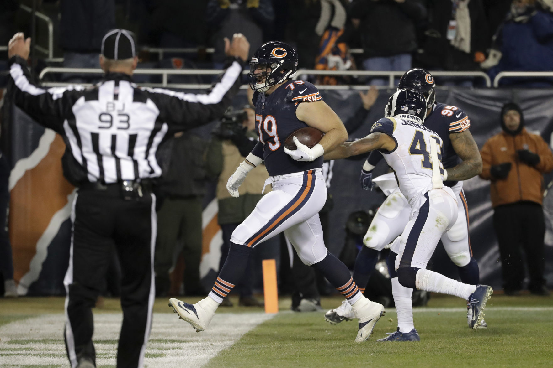 Bears - Bradley Sowell TD